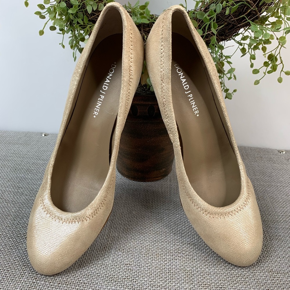 Donald J pliner low heels gold tone size 8M.